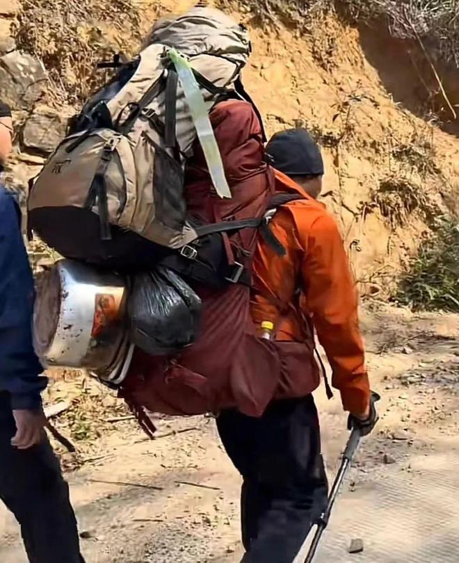 人登山喜欢带着活鸡?不朽情缘首页为何徒步(图4) 人登山喜欢带着活鸡?不朽情缘首页为何徒步(图4)