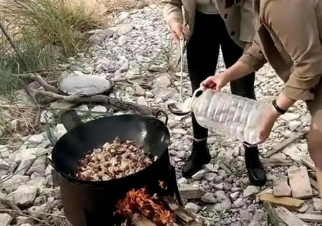 人登山喜欢带着活鸡?不朽情缘首页为何徒步(图7) 人登山喜欢带着活鸡?不朽情缘首页为何徒步(图7)