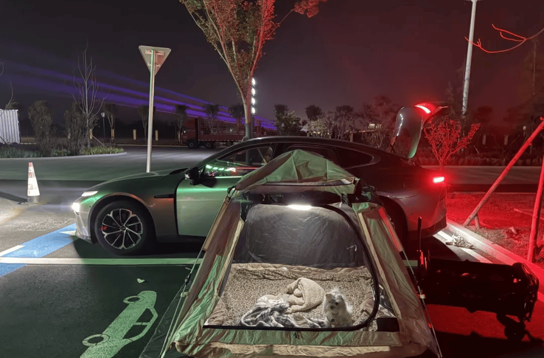 期间年轻人旅行掀起“帐篷过夜”热潮不朽情缘登录不住酒店住帐篷!国庆(图2) 期间年轻人旅行掀起“帐篷过夜”热潮不朽情缘登录不住酒店住帐篷!国庆(图2)