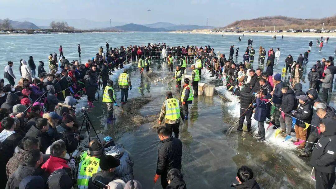 头鱼吃大席｜数九冬韵 乐购辽宁不朽情缘平台冬捕号子喊你来抱(图2)